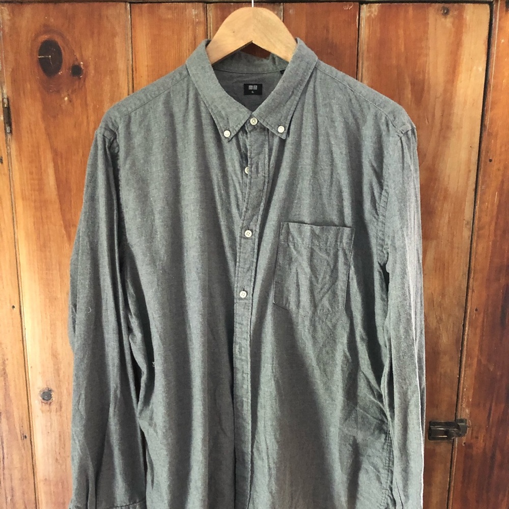 UNIQLO XL Grey Button Down Great Condition